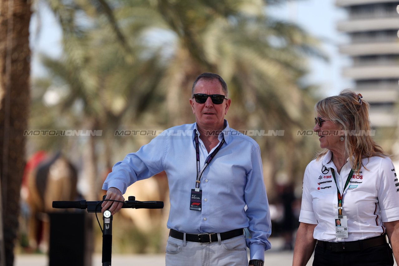 GP BAHRAIN, (L to R): Martin Brundle (GBR) Sky Sports Commentator with Jayne Poole (GBR) Mercedes AMG F1 Advisor.

28.02.2024. Formula 1 World Championship, Rd 1, Bahrain Grand Prix, Sakhir, Bahrain, Preparation Day.

- www.xpbimages.com, EMail: requests@xpbimages.com © Copyright: Batchelor / XPB Images