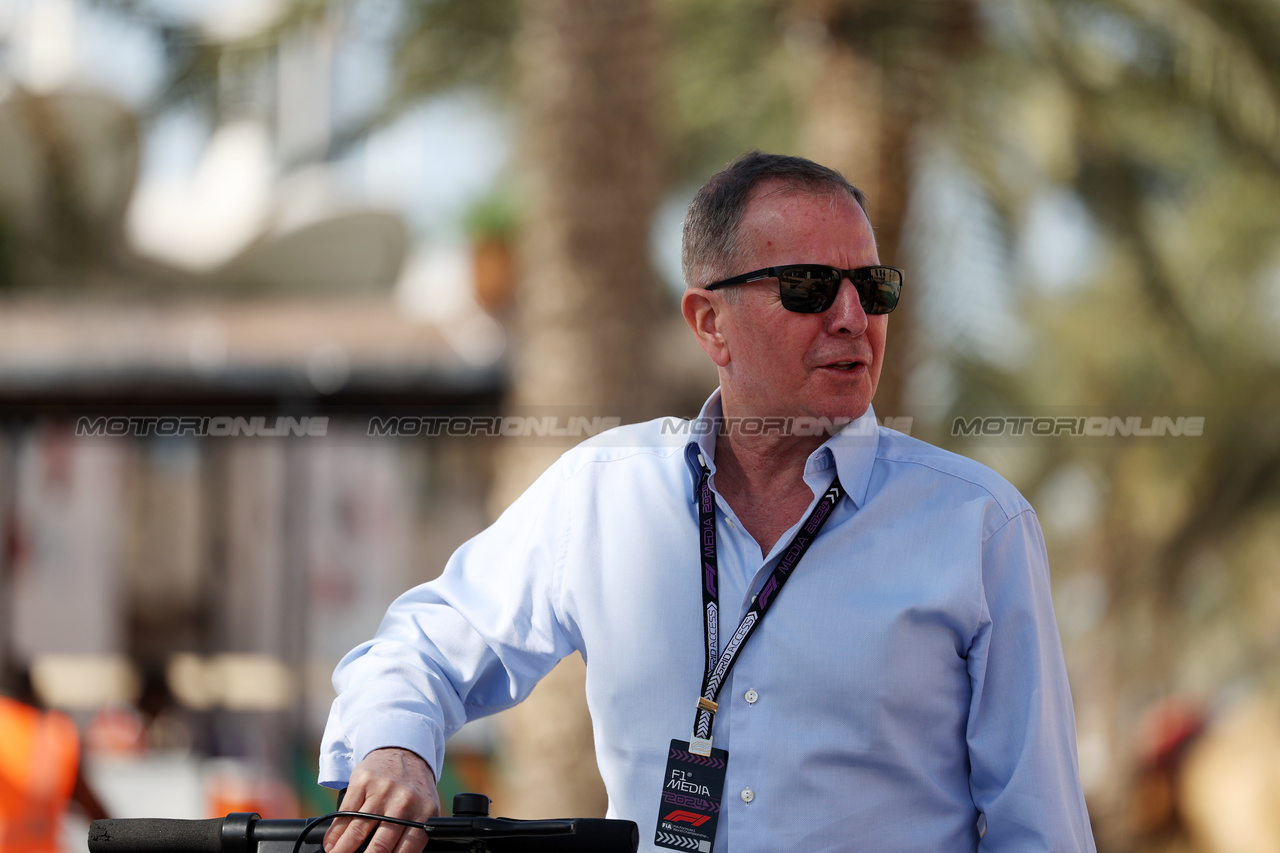 GP BAHRAIN, Martin Brundle (GBR) Sky Sports Commentator.

28.02.2024. Formula 1 World Championship, Rd 1, Bahrain Grand Prix, Sakhir, Bahrain, Preparation Day.

- www.xpbimages.com, EMail: requests@xpbimages.com © Copyright: Batchelor / XPB Images