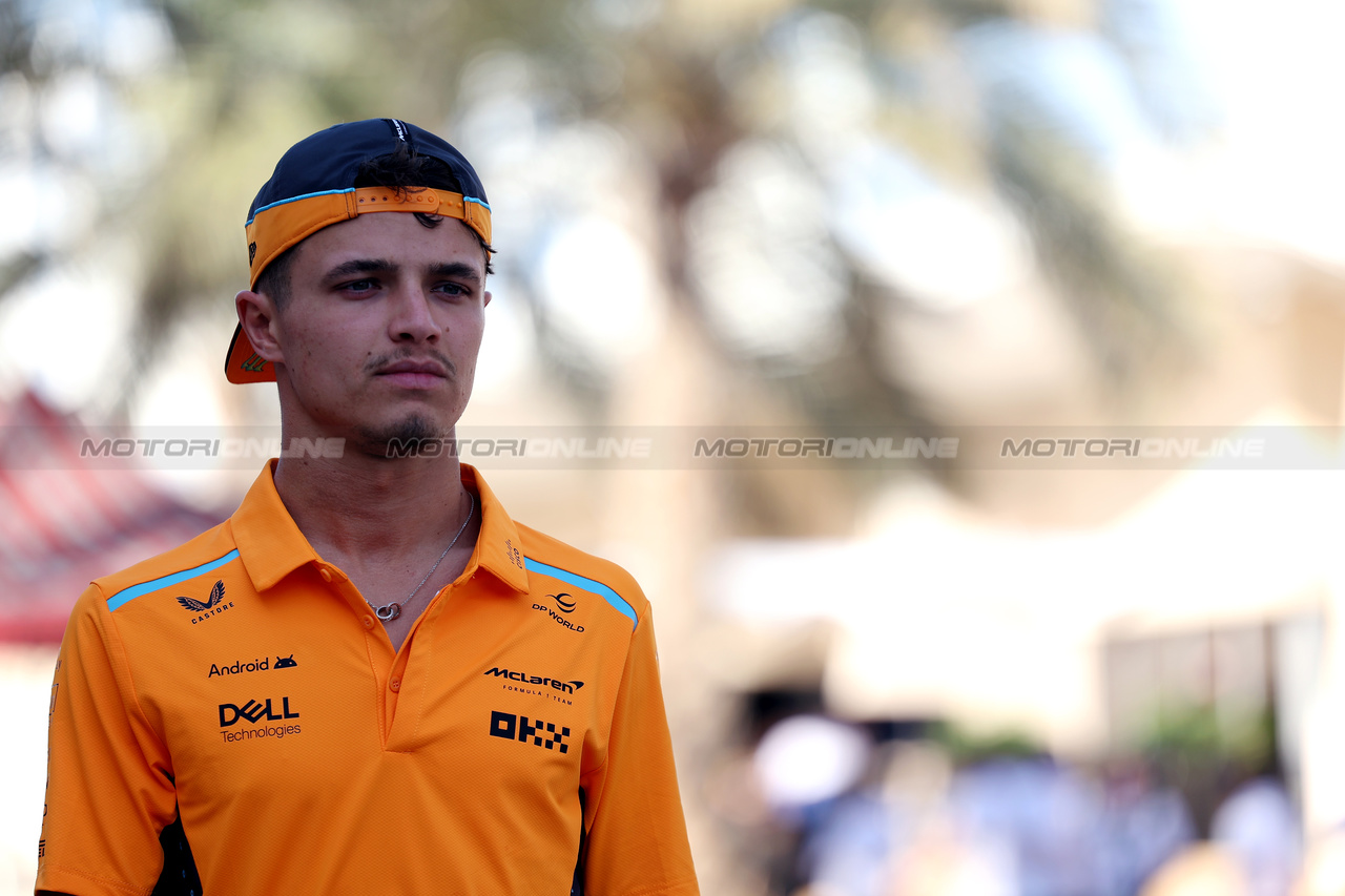 GP BAHRAIN, Lando Norris (GBR) McLaren.

28.02.2024. Formula 1 World Championship, Rd 1, Bahrain Grand Prix, Sakhir, Bahrain, Preparation Day.

 - www.xpbimages.com, EMail: requests@xpbimages.com © Copyright: Staley / XPB Images