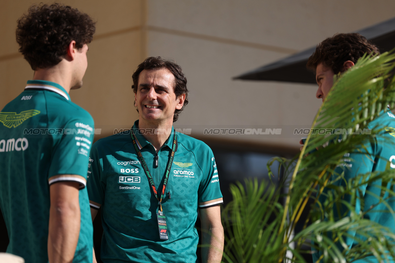 GP BAHRAIN, Pedro De La Rosa (ESP) Aston Martin F1 Team, Team Ambassador.

28.02.2024. Formula 1 World Championship, Rd 1, Bahrain Grand Prix, Sakhir, Bahrain, Preparation Day.

 - www.xpbimages.com, EMail: requests@xpbimages.com © Copyright: Staley / XPB Images