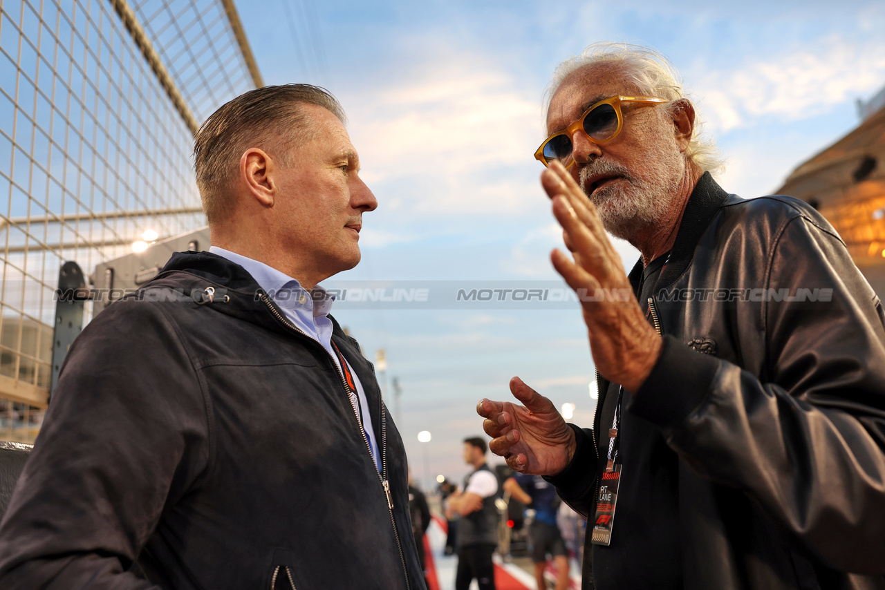 GP BAHRAIN, (L to R): Jos Verstappen (NLD) with Flavio Briatore (ITA) on the grid.

02.03.2024. Formula 1 World Championship, Rd 1, Bahrain Grand Prix, Sakhir, Bahrain, Gara Day.

- www.xpbimages.com, EMail: requests@xpbimages.com © Copyright: Bearne / XPB Images