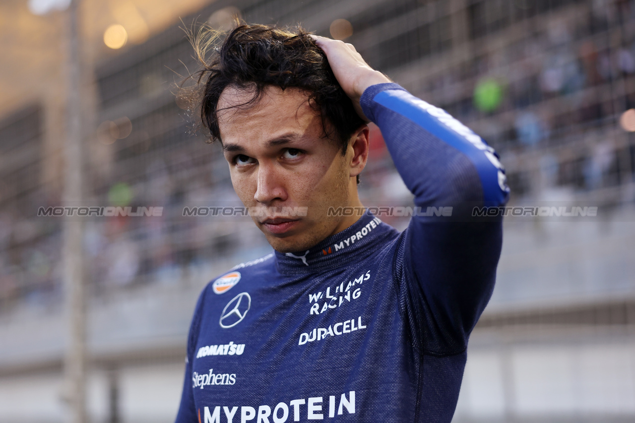 GP BAHRAIN, Alexander Albon (THA) Williams Racing on the grid.

02.03.2024. Formula 1 World Championship, Rd 1, Bahrain Grand Prix, Sakhir, Bahrain, Gara Day.

- www.xpbimages.com, EMail: requests@xpbimages.com © Copyright: Bearne / XPB Images