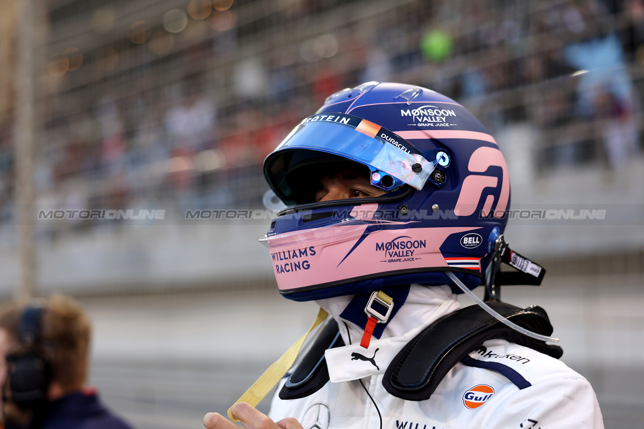 GP BAHRAIN, Alexander Albon (THA) Williams Racing on the grid.

02.03.2024. Formula 1 World Championship, Rd 1, Bahrain Grand Prix, Sakhir, Bahrain, Gara Day.

- www.xpbimages.com, EMail: requests@xpbimages.com © Copyright: Bearne / XPB Images