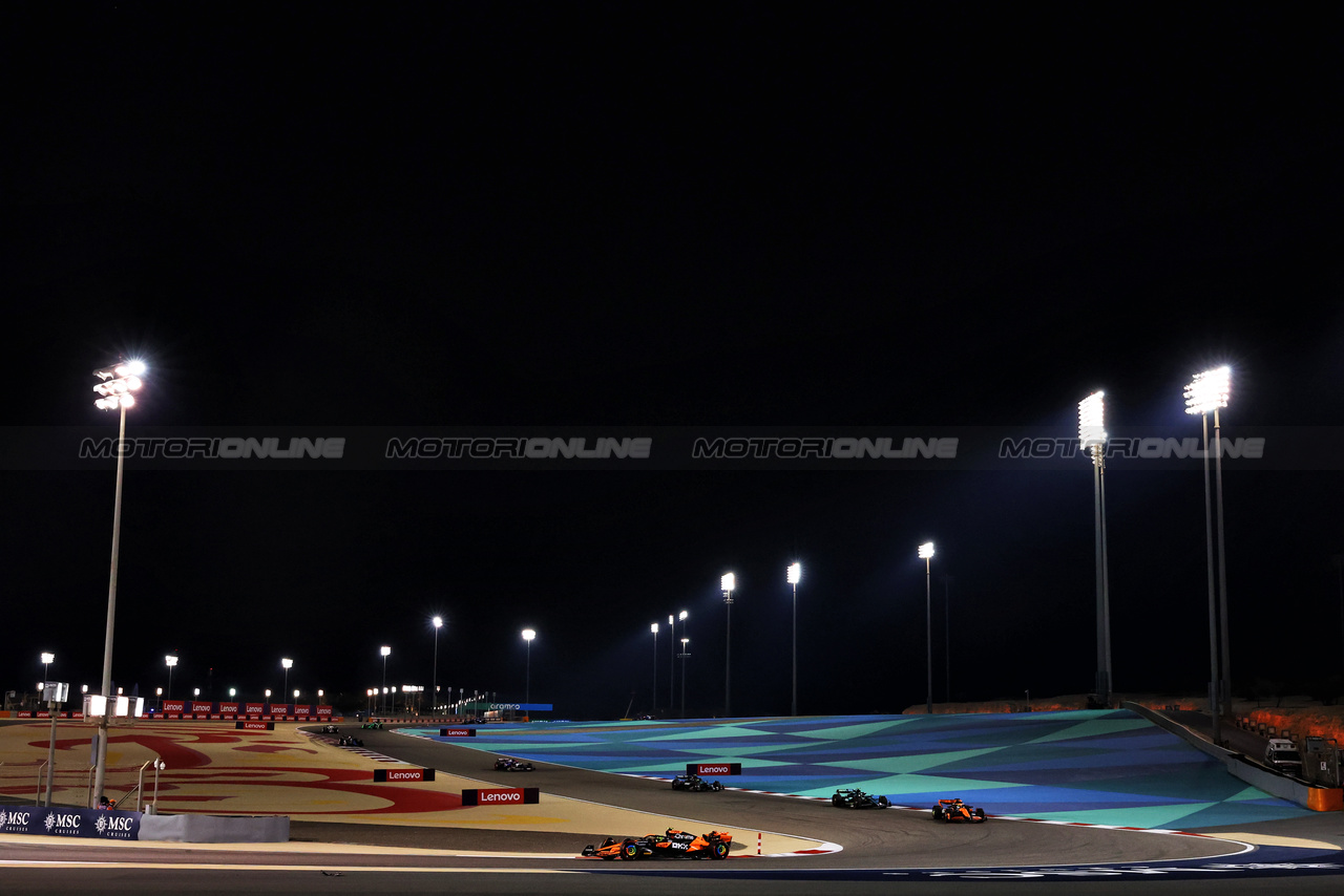 GP BAHRAIN, Lando Norris (GBR) McLaren MCL38.

02.03.2024. Formula 1 World Championship, Rd 1, Bahrain Grand Prix, Sakhir, Bahrain, Gara Day.

- www.xpbimages.com, EMail: requests@xpbimages.com © Copyright: Charniaux / XPB Images