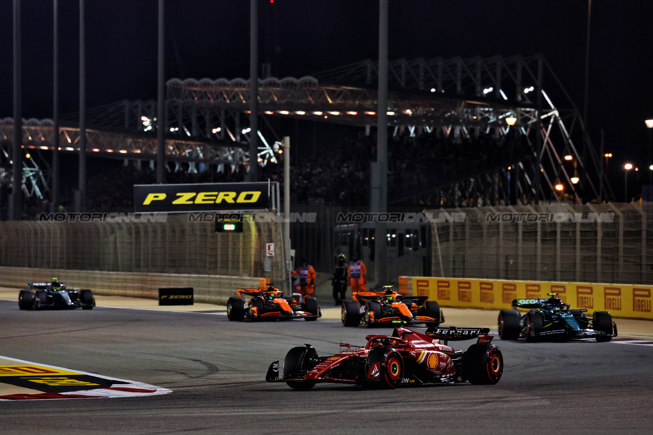 GP BAHRAIN, Carlos Sainz Jr (ESP) Ferrari SF-24.

02.03.2024. Formula 1 World Championship, Rd 1, Bahrain Grand Prix, Sakhir, Bahrain, Gara Day.

 - www.xpbimages.com, EMail: requests@xpbimages.com © Copyright: Coates / XPB Images