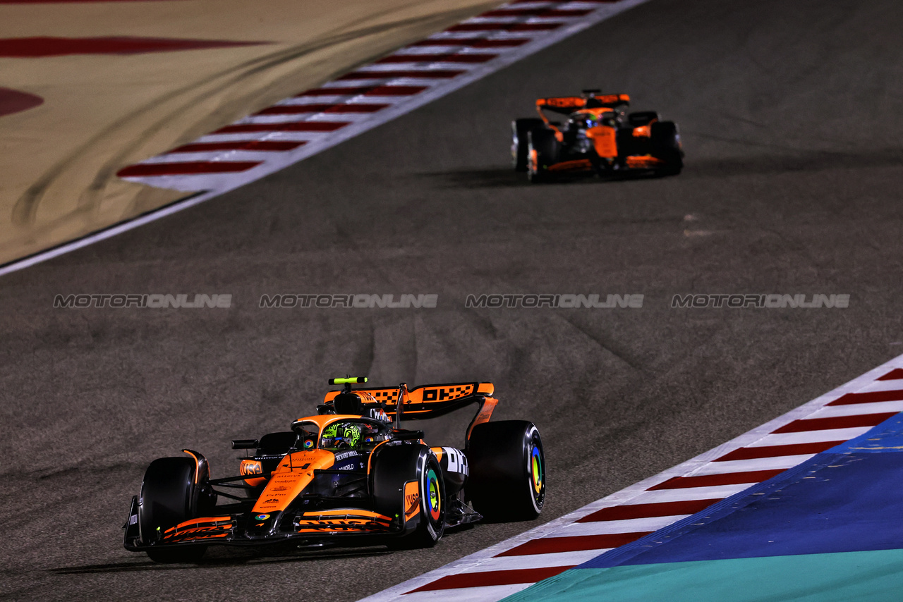 GP BAHRAIN, Lando Norris (GBR) McLaren MCL38.

02.03.2024. Formula 1 World Championship, Rd 1, Bahrain Grand Prix, Sakhir, Bahrain, Gara Day.

- www.xpbimages.com, EMail: requests@xpbimages.com © Copyright: Charniaux / XPB Images