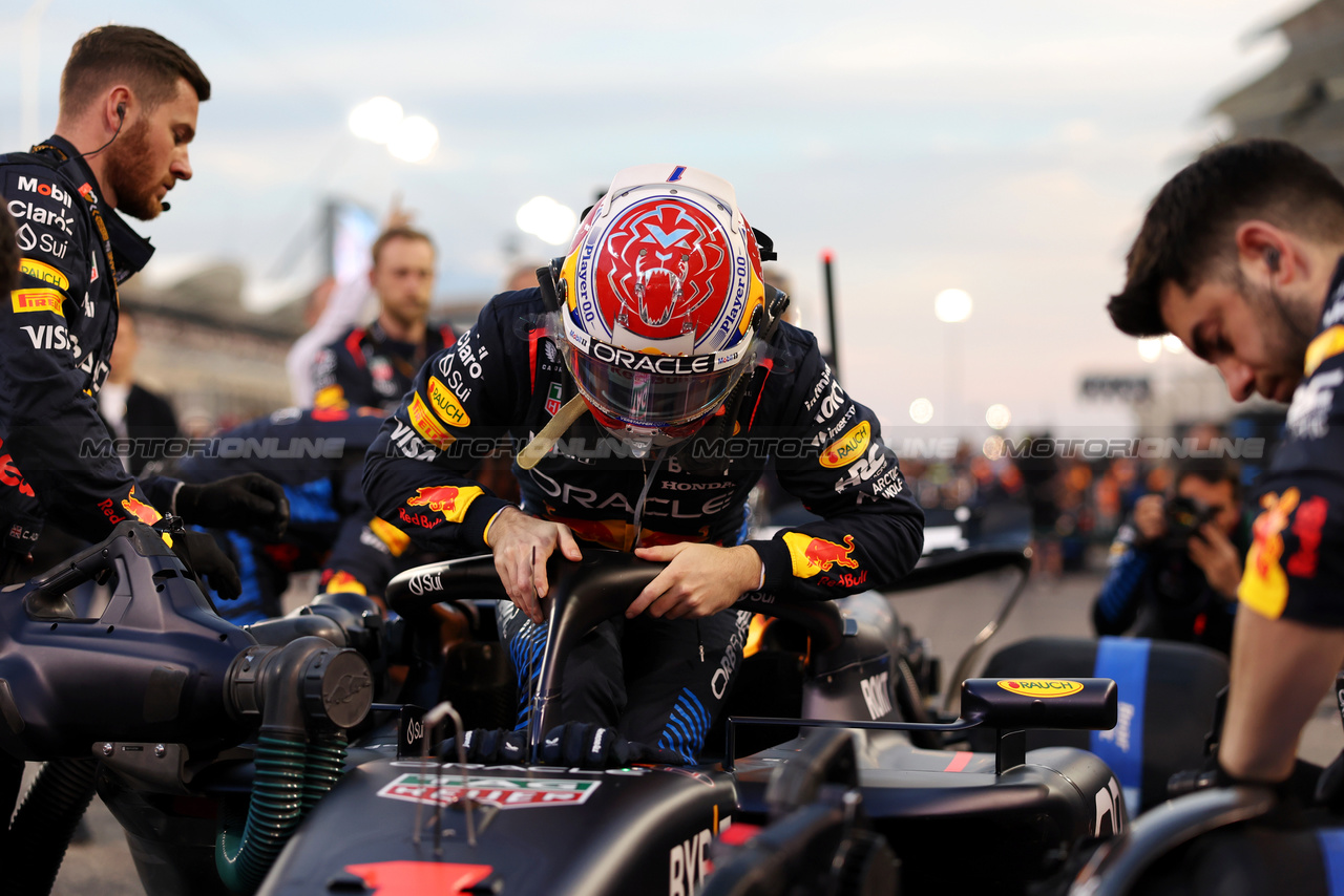 GP BAHRAIN, Max Verstappen (NLD) Red Bull Racing RB20 on the grid.

02.03.2024. Formula 1 World Championship, Rd 1, Bahrain Grand Prix, Sakhir, Bahrain, Gara Day.

 - www.xpbimages.com, EMail: requests@xpbimages.com © Copyright: Staley / XPB Images