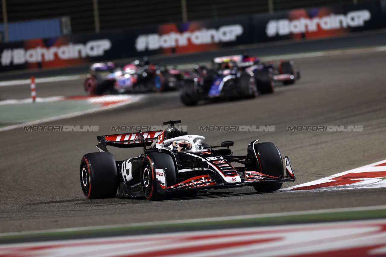 GP BAHRAIN, Kevin Magnussen (DEN) Haas VF-24.

02.03.2024. Formula 1 World Championship, Rd 1, Bahrain Grand Prix, Sakhir, Bahrain, Gara Day.

 - www.xpbimages.com, EMail: requests@xpbimages.com © Copyright: Staley / XPB Images