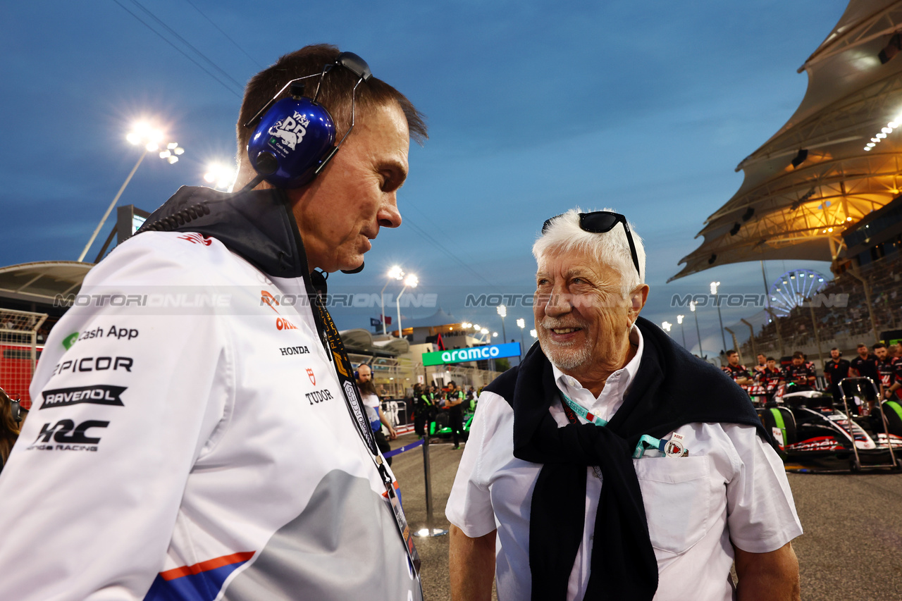 GP BAHRAIN, (L to R): Alan Permane (GBR) RB Sporting Director with Herbie Blash (GBR) FIA Permanent Senior Advisor to the FIA Gara Directors on the grid.

02.03.2024. Formula 1 World Championship, Rd 1, Bahrain Grand Prix, Sakhir, Bahrain, Gara Day.

- www.xpbimages.com, EMail: requests@xpbimages.com © Copyright: Batchelor / XPB Images