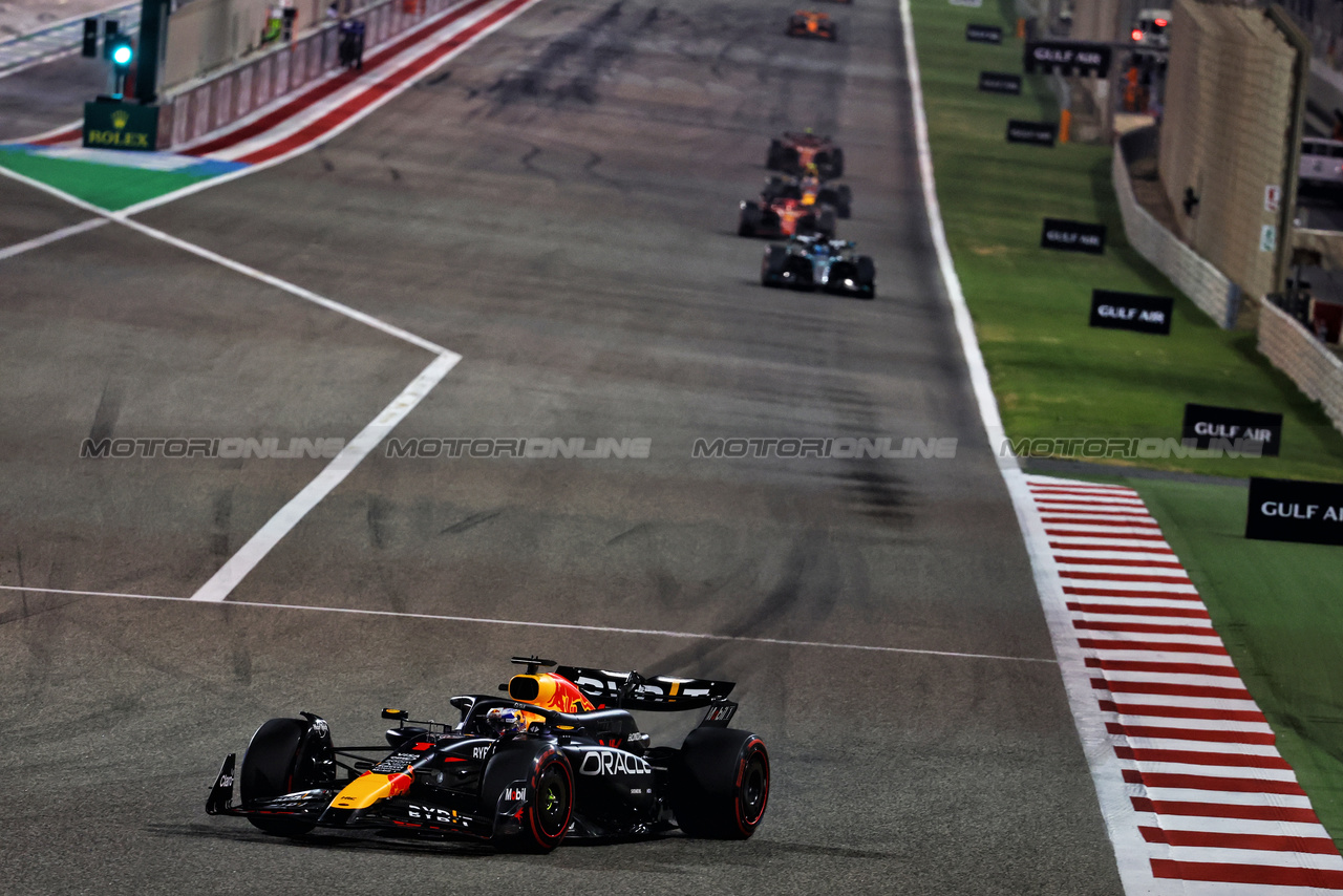 GP BAHRAIN, Max Verstappen (NLD) Red Bull Racing RB20.

02.03.2024. Formula 1 World Championship, Rd 1, Bahrain Grand Prix, Sakhir, Bahrain, Gara Day.

- www.xpbimages.com, EMail: requests@xpbimages.com © Copyright: Batchelor / XPB Images