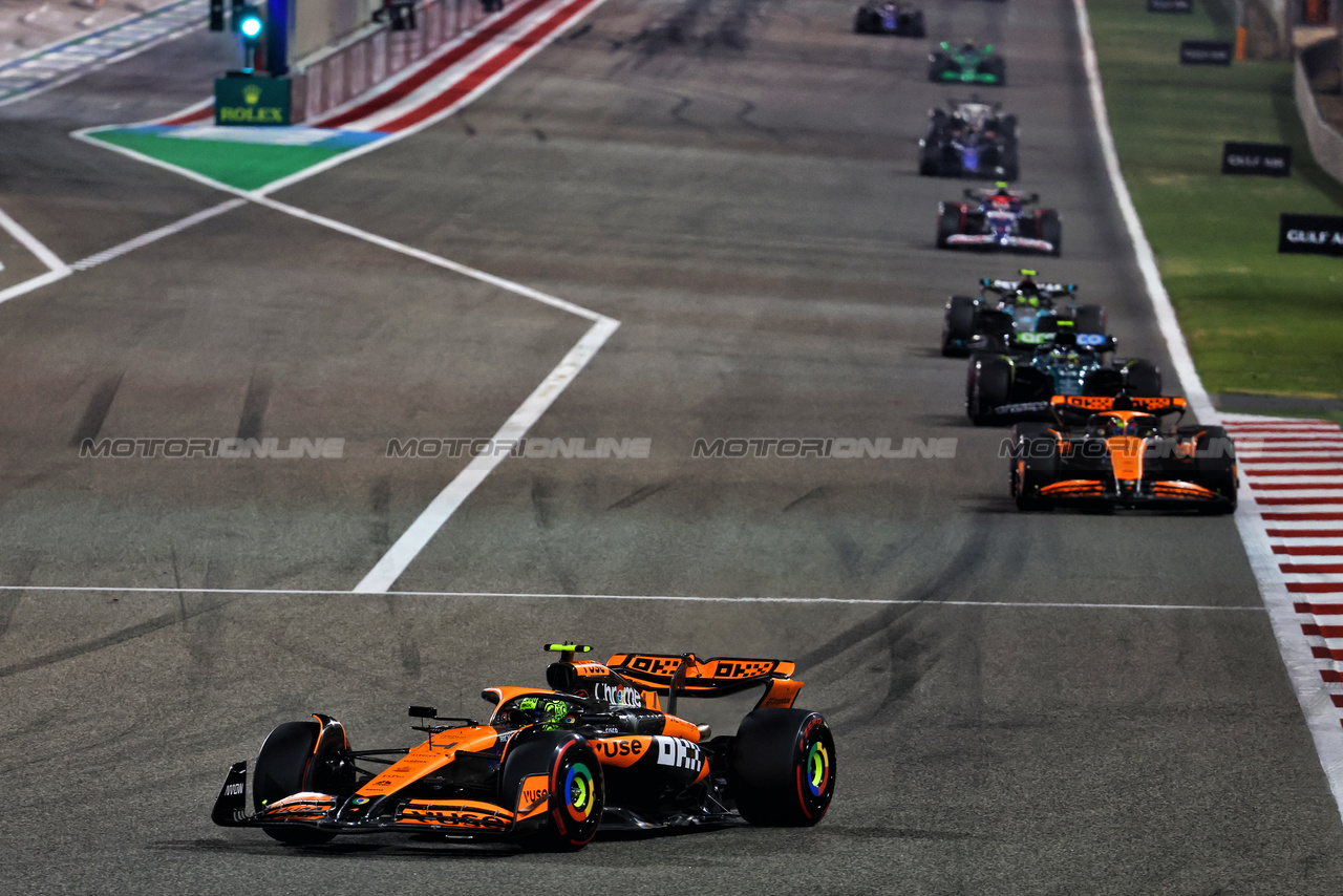 GP BAHRAIN, Lando Norris (GBR) McLaren MCL38.

02.03.2024. Formula 1 World Championship, Rd 1, Bahrain Grand Prix, Sakhir, Bahrain, Gara Day.

- www.xpbimages.com, EMail: requests@xpbimages.com © Copyright: Batchelor / XPB Images