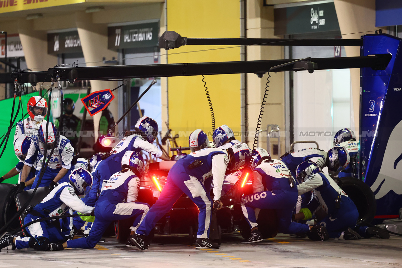 GP BAHRAIN, Daniel Ricciardo (AUS) RB VCARB 01 makes a pit stop.

02.03.2024. Formula 1 World Championship, Rd 1, Bahrain Grand Prix, Sakhir, Bahrain, Gara Day.

- www.xpbimages.com, EMail: requests@xpbimages.com © Copyright: Batchelor / XPB Images