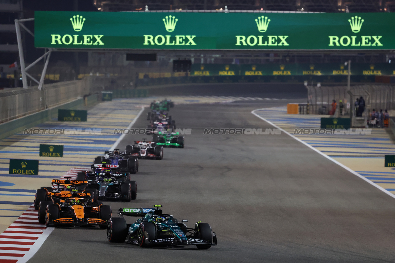 GP BAHRAIN, Fernando Alonso (ESP) Aston Martin F1 Team AMR24.

02.03.2024. Formula 1 World Championship, Rd 1, Bahrain Grand Prix, Sakhir, Bahrain, Gara Day.

- www.xpbimages.com, EMail: requests@xpbimages.com © Copyright: Bearne / XPB Images