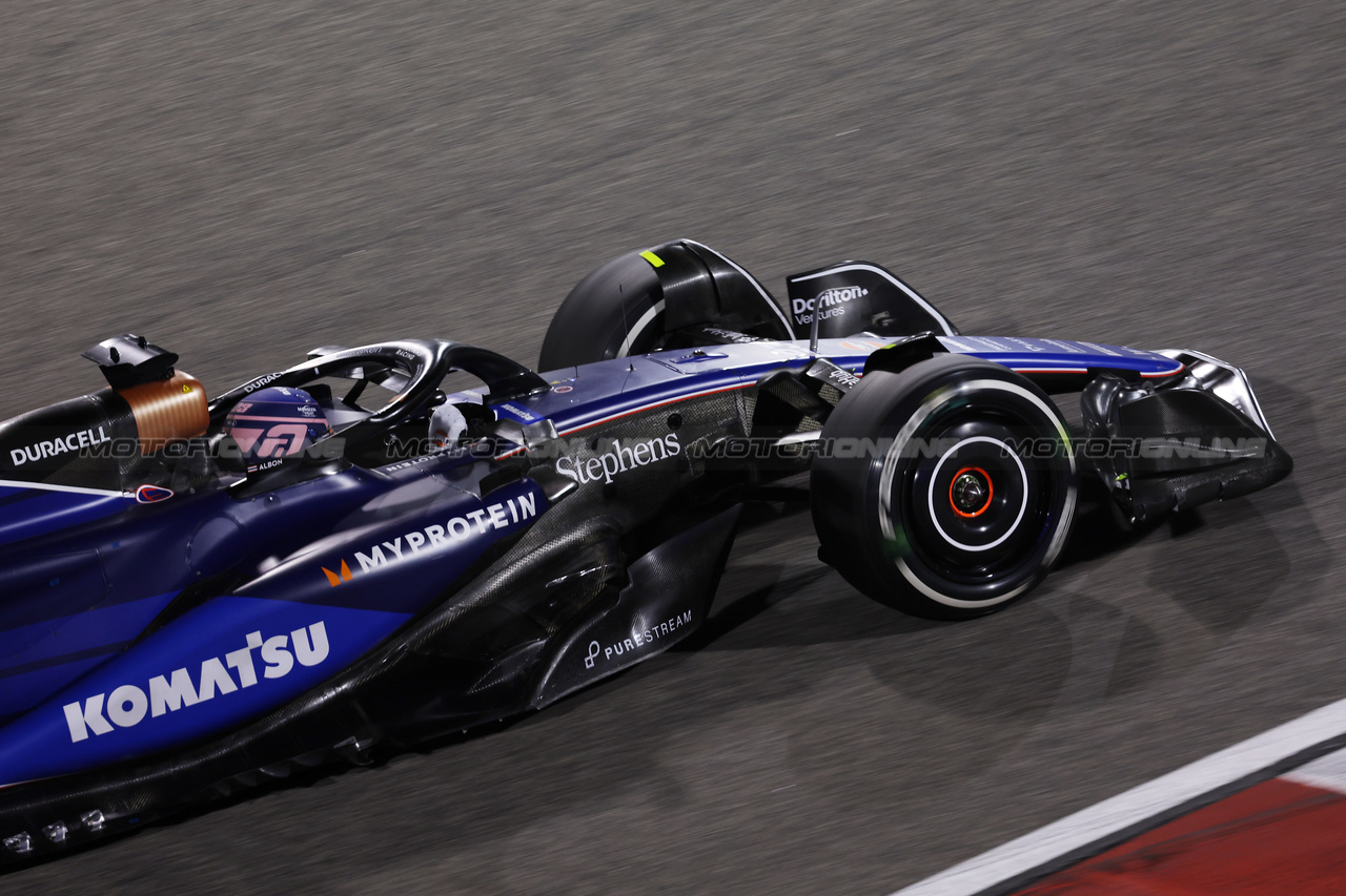 GP BAHRAIN, Alexander Albon (THA) Williams Racing FW46.

02.03.2024. Formula 1 World Championship, Rd 1, Bahrain Grand Prix, Sakhir, Bahrain, Gara Day.

- www.xpbimages.com, EMail: requests@xpbimages.com © Copyright: Bearne / XPB Images