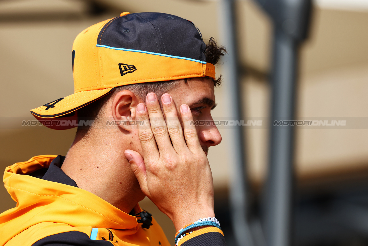 GP BAHRAIN, Lando Norris (GBR) McLaren.

02.03.2024. Formula 1 World Championship, Rd 1, Bahrain Grand Prix, Sakhir, Bahrain, Gara Day.

 - www.xpbimages.com, EMail: requests@xpbimages.com © Copyright: Coates / XPB Images