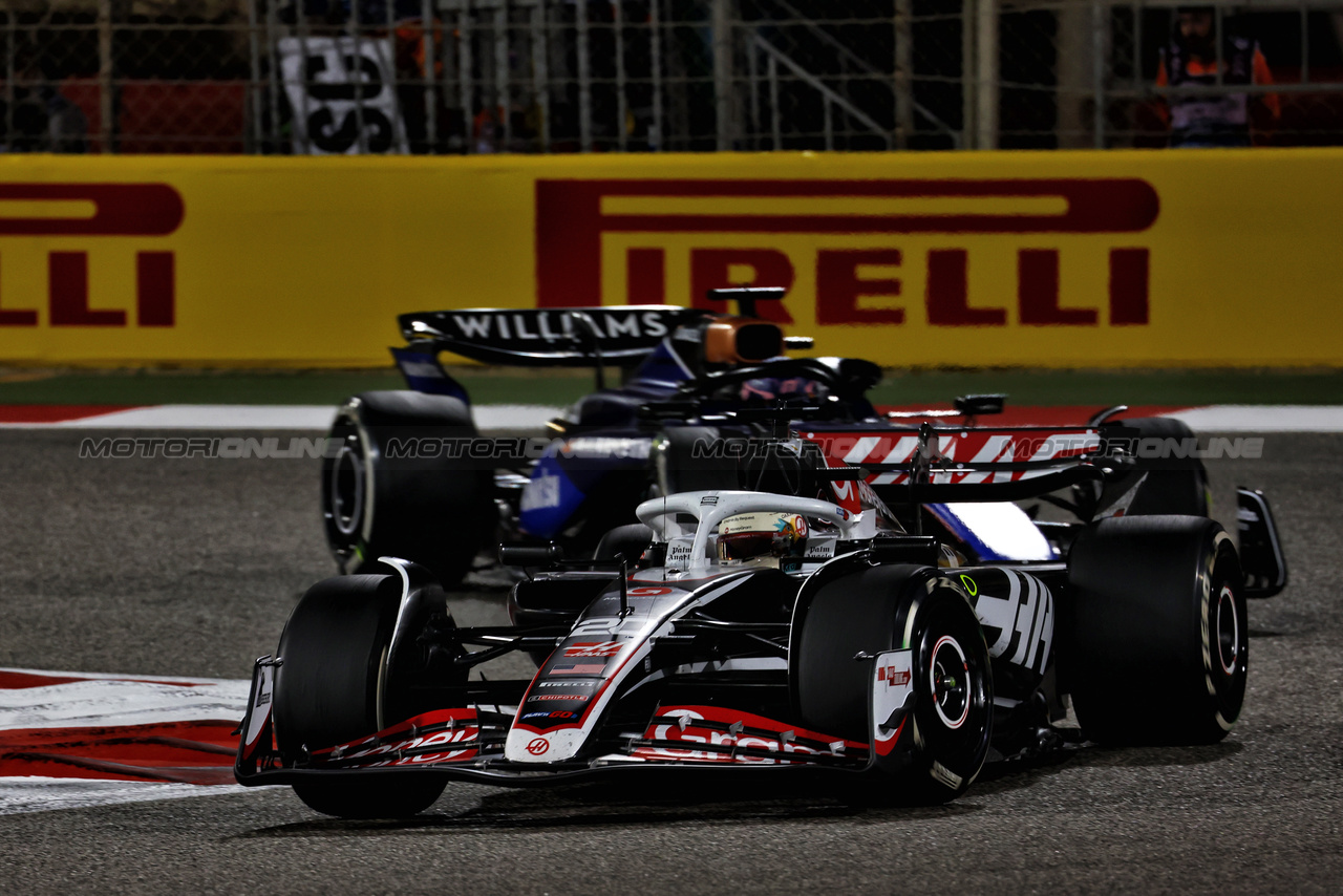 GP BAHRAIN, Kevin Magnussen (DEN) Haas VF-24.

02.03.2024. Formula 1 World Championship, Rd 1, Bahrain Grand Prix, Sakhir, Bahrain, Gara Day.

 - www.xpbimages.com, EMail: requests@xpbimages.com © Copyright: Coates / XPB Images