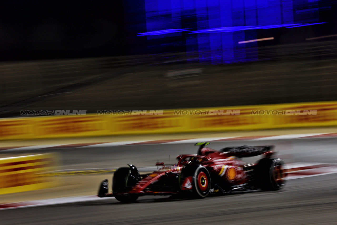 GP BAHRAIN, Carlos Sainz Jr (ESP) Ferrari SF-24.

02.03.2024. Formula 1 World Championship, Rd 1, Bahrain Grand Prix, Sakhir, Bahrain, Gara Day.

 - www.xpbimages.com, EMail: requests@xpbimages.com © Copyright: Coates / XPB Images