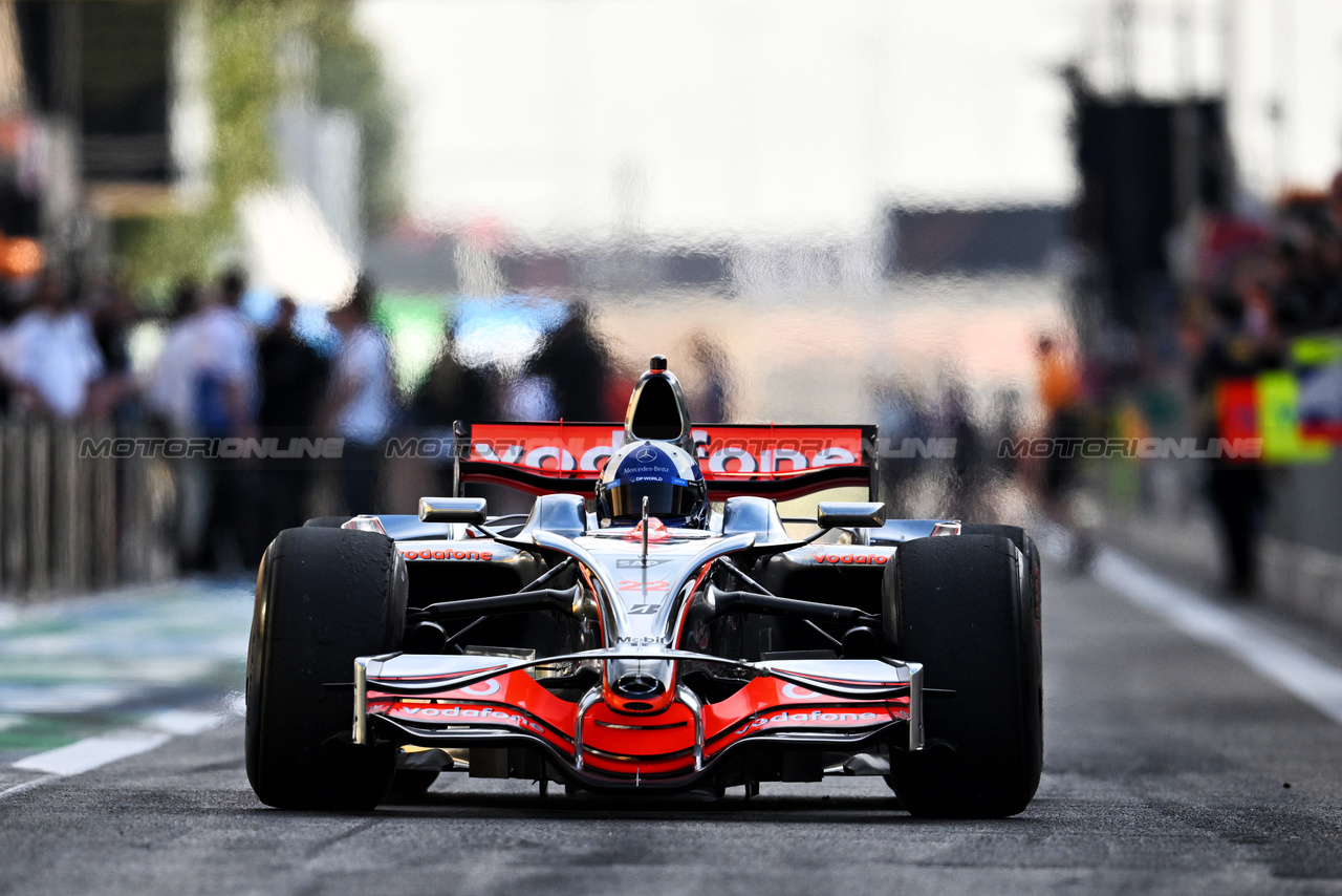 GP BAHRAIN, David Coulthard (GBR) Channel 4 F1 Commentator in the McLaren MP4-23A.

02.03.2024. Formula 1 World Championship, Rd 1, Bahrain Grand Prix, Sakhir, Bahrain, Gara Day.

- www.xpbimages.com, EMail: requests@xpbimages.com © Copyright: Price / XPB Images