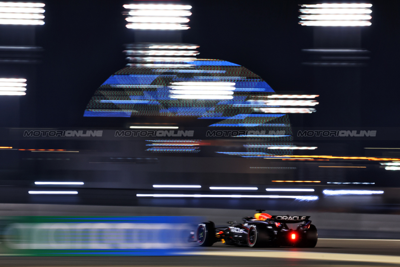 GP BAHRAIN, Max Verstappen (NLD) Red Bull Racing RB20.

02.03.2024. Formula 1 World Championship, Rd 1, Bahrain Grand Prix, Sakhir, Bahrain, Gara Day.

 - www.xpbimages.com, EMail: requests@xpbimages.com © Copyright: Coates / XPB Images