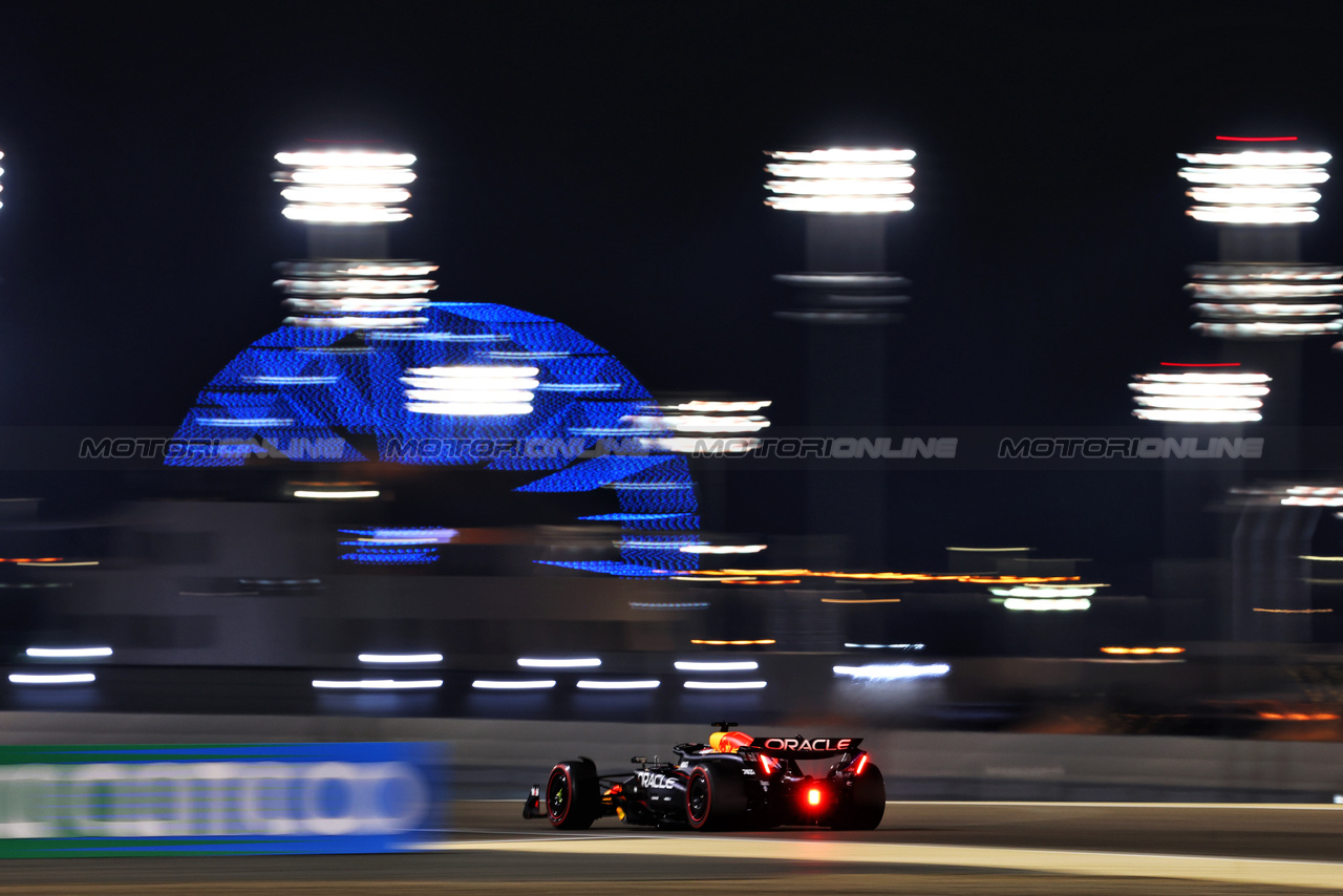 GP BAHRAIN, Max Verstappen (NLD) Red Bull Racing RB20.

02.03.2024. Formula 1 World Championship, Rd 1, Bahrain Grand Prix, Sakhir, Bahrain, Gara Day.

 - www.xpbimages.com, EMail: requests@xpbimages.com © Copyright: Coates / XPB Images