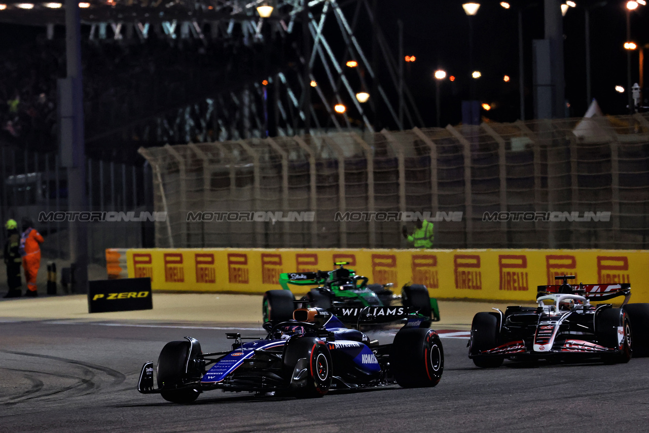 GP BAHRAIN, Alexander Albon (THA) Williams Racing FW46.

02.03.2024. Formula 1 World Championship, Rd 1, Bahrain Grand Prix, Sakhir, Bahrain, Gara Day.

 - www.xpbimages.com, EMail: requests@xpbimages.com © Copyright: Coates / XPB Images