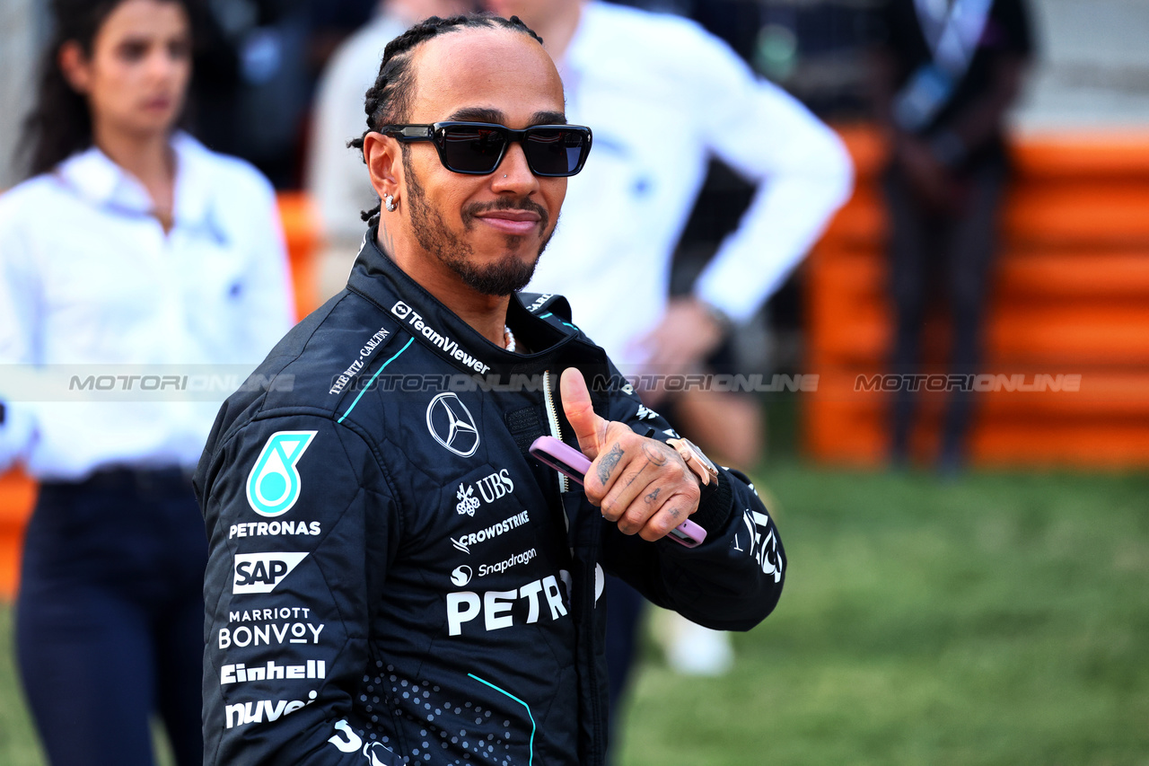 GP BAHRAIN, Lewis Hamilton (GBR) Mercedes AMG F1.

02.03.2024. Formula 1 World Championship, Rd 1, Bahrain Grand Prix, Sakhir, Bahrain, Gara Day.

- www.xpbimages.com, EMail: requests@xpbimages.com © Copyright: Batchelor / XPB Images