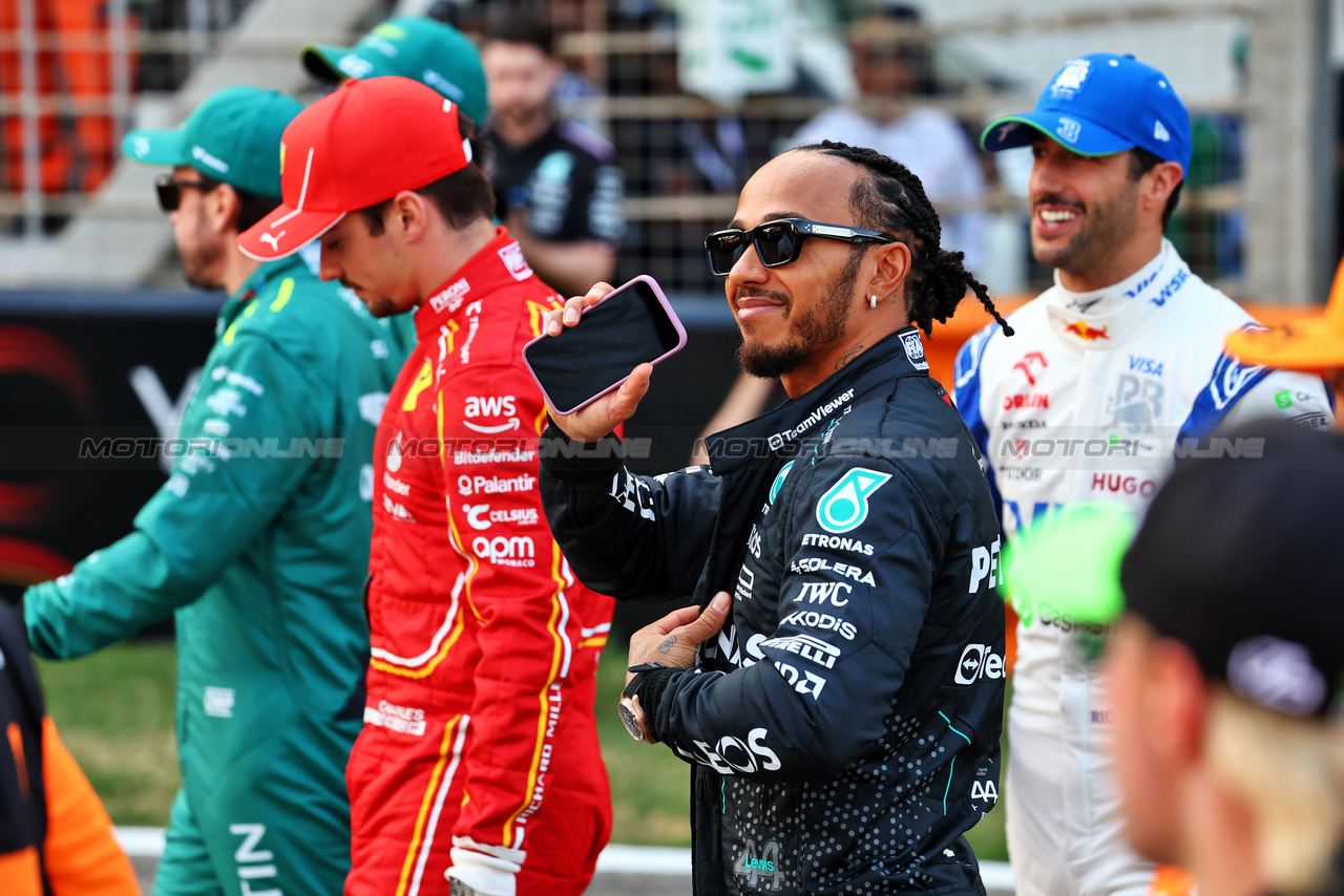 GP BAHRAIN, Lewis Hamilton (GBR) Mercedes AMG F1.

02.03.2024. Formula 1 World Championship, Rd 1, Bahrain Grand Prix, Sakhir, Bahrain, Gara Day.

- www.xpbimages.com, EMail: requests@xpbimages.com © Copyright: Batchelor / XPB Images