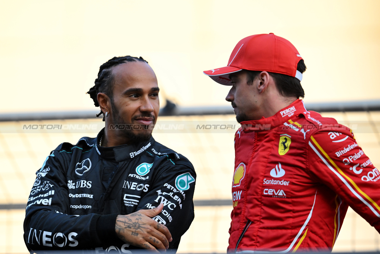 GP BAHRAIN, (L to R): Lewis Hamilton (GBR) Mercedes AMG F1 with Charles Leclerc (MON) Ferrari on the drivers' parade.

02.03.2024. Formula 1 World Championship, Rd 1, Bahrain Grand Prix, Sakhir, Bahrain, Gara Day.

- www.xpbimages.com, EMail: requests@xpbimages.com © Copyright: Price / XPB Images