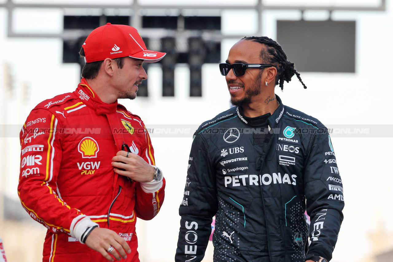 GP BAHRAIN, (L to R): Charles Leclerc (MON) Ferrari with Lewis Hamilton (GBR) Mercedes AMG F1.

02.03.2024. Formula 1 World Championship, Rd 1, Bahrain Grand Prix, Sakhir, Bahrain, Gara Day.

 - www.xpbimages.com, EMail: requests@xpbimages.com © Copyright: Staley / XPB Images