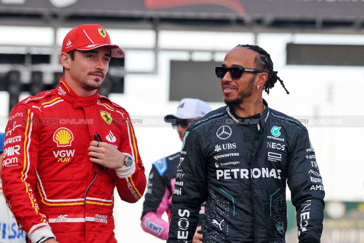 GP BAHRAIN, (L to R): Charles Leclerc (MON) Ferrari with Lewis Hamilton (GBR) Mercedes AMG F1.

02.03.2024. Formula 1 World Championship, Rd 1, Bahrain Grand Prix, Sakhir, Bahrain, Gara Day.

 - www.xpbimages.com, EMail: requests@xpbimages.com © Copyright: Staley / XPB Images