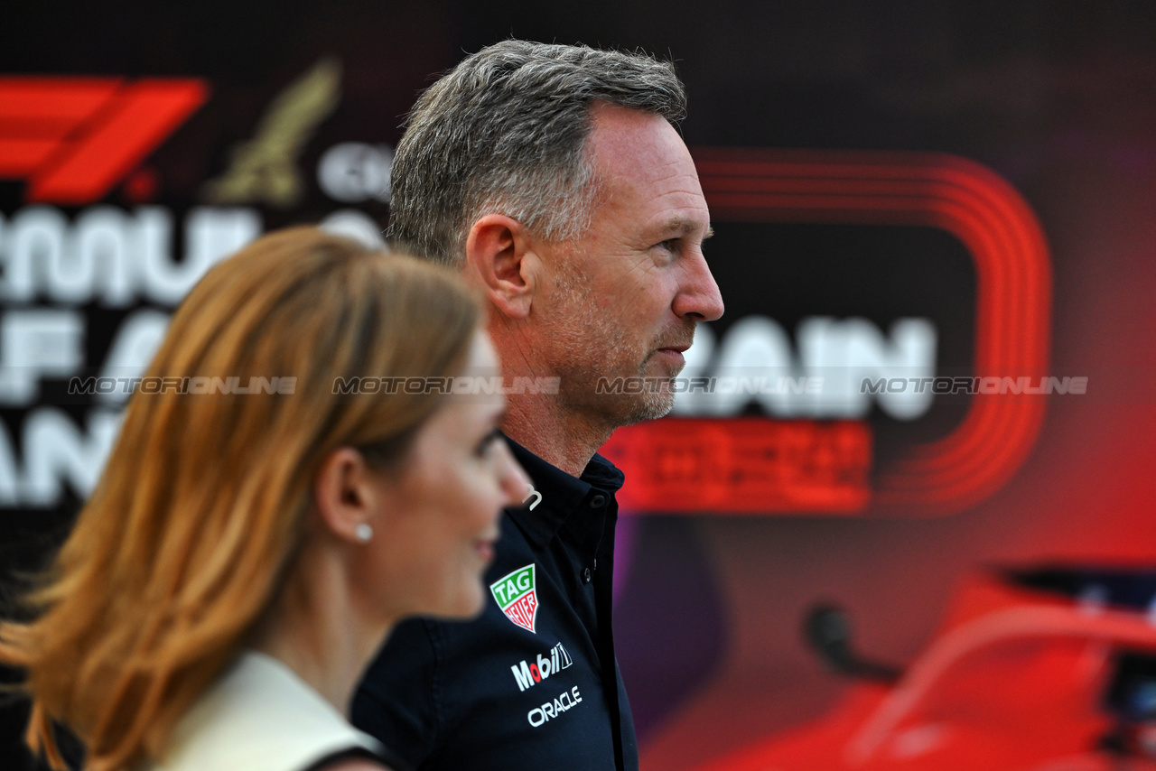 GP BAHRAIN, Christian Horner (GBR) Red Bull Racing Team Principal with sua moglie Geri Horner (GBR) Singer.

02.03.2024. Formula 1 World Championship, Rd 1, Bahrain Grand Prix, Sakhir, Bahrain, Gara Day.

- www.xpbimages.com, EMail: requests@xpbimages.com © Copyright: Price / XPB Images