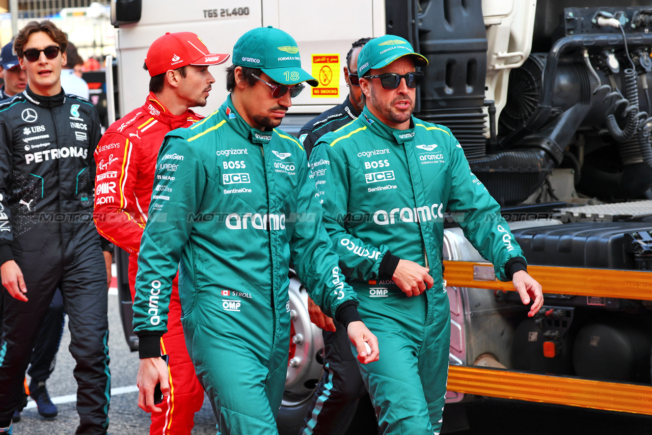 GP BAHRAIN, (L to R): Lance Stroll (CDN) Aston Martin F1 Team with Fernando Alonso (ESP) Aston Martin F1 Team.

02.03.2024. Formula 1 World Championship, Rd 1, Bahrain Grand Prix, Sakhir, Bahrain, Gara Day.

 - www.xpbimages.com, EMail: requests@xpbimages.com © Copyright: Coates / XPB Images