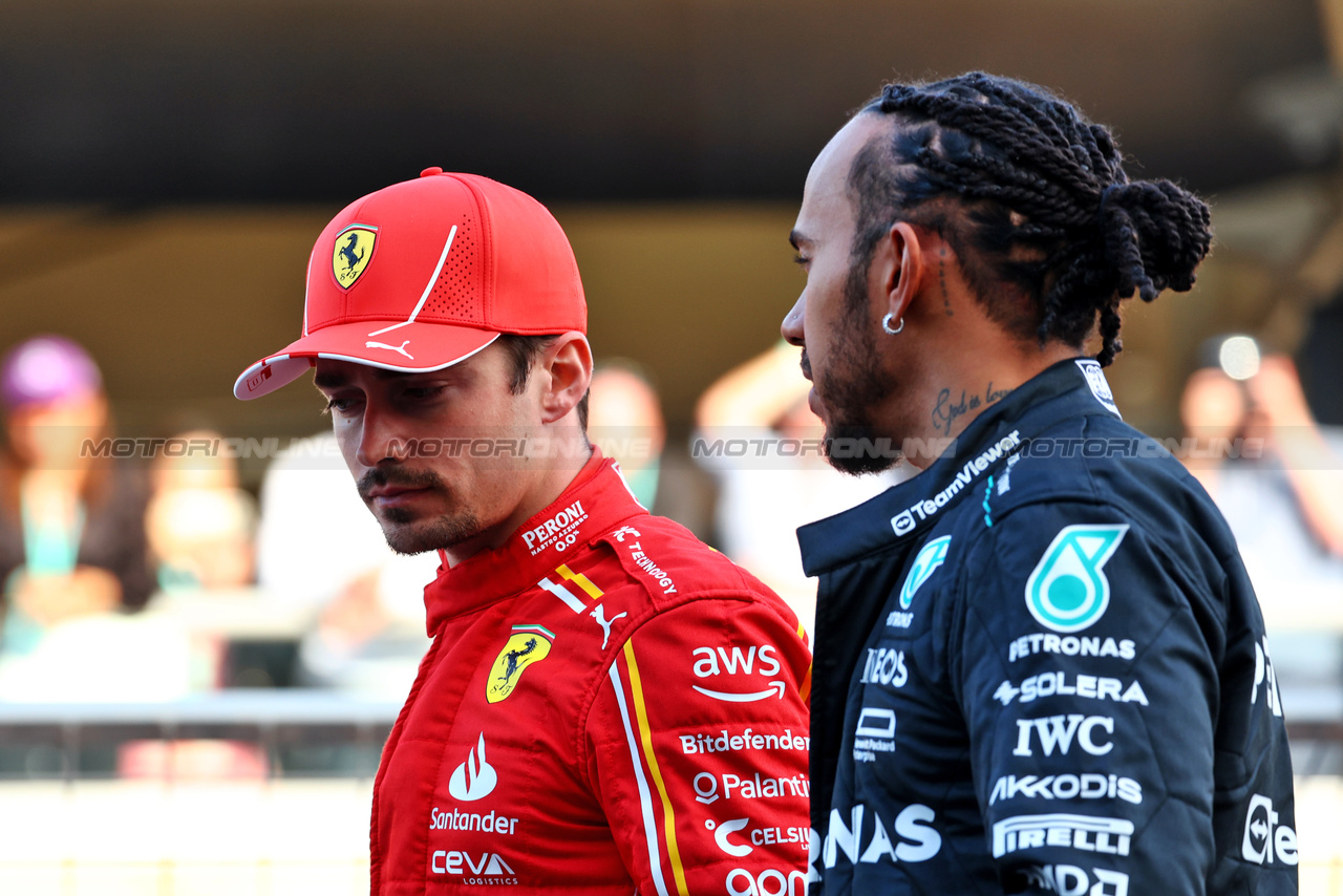 GP BAHRAIN, (L to R): Charles Leclerc (MON) Ferrari with Lewis Hamilton (GBR) Mercedes AMG F1.

02.03.2024. Formula 1 World Championship, Rd 1, Bahrain Grand Prix, Sakhir, Bahrain, Gara Day.

 - www.xpbimages.com, EMail: requests@xpbimages.com © Copyright: Coates / XPB Images