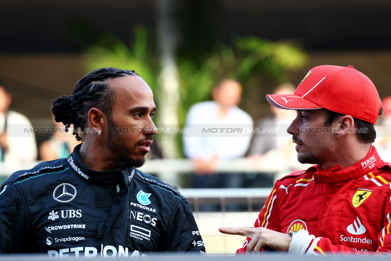 GP BAHRAIN, (L to R): Lewis Hamilton (GBR) Mercedes AMG F1 with Charles Leclerc (MON) Ferrari.

02.03.2024. Formula 1 World Championship, Rd 1, Bahrain Grand Prix, Sakhir, Bahrain, Gara Day.

 - www.xpbimages.com, EMail: requests@xpbimages.com © Copyright: Coates / XPB Images