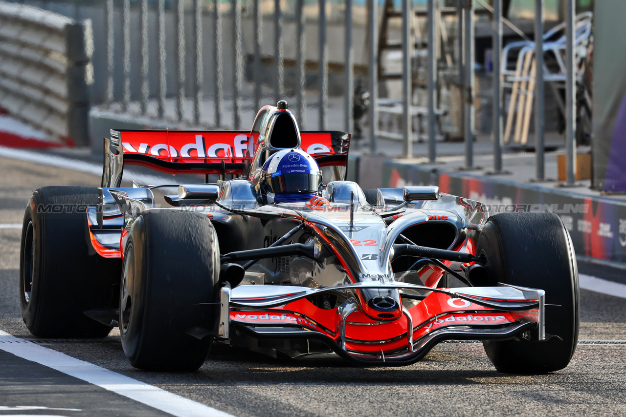 GP BAHRAIN, David Coulthard (GBR) Channel 4 F1 Commentator in the McLaren MP4-23A.

02.03.2024. Formula 1 World Championship, Rd 1, Bahrain Grand Prix, Sakhir, Bahrain, Gara Day.

 - www.xpbimages.com, EMail: requests@xpbimages.com © Copyright: Coates / XPB Images