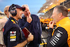 GP BAHRAIN, (L to R): Adrian Newey (GBR) Red Bull Racing Chief Technical Officer with Jeremy Clarkson (GBR) e Zak Brown (USA) McLaren Executive Director on the grid.
02.03.2024. Formula 1 World Championship, Rd 1, Bahrain Grand Prix, Sakhir, Bahrain, Gara Day.
- www.xpbimages.com, EMail: requests@xpbimages.com © Copyright: Batchelor / XPB Images