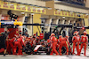 GP BAHRAIN, Carlos Sainz Jr (ESP) Ferrari SF-24 makes a pit stop.
02.03.2024. Formula 1 World Championship, Rd 1, Bahrain Grand Prix, Sakhir, Bahrain, Gara Day.
- www.xpbimages.com, EMail: requests@xpbimages.com © Copyright: Batchelor / XPB Images