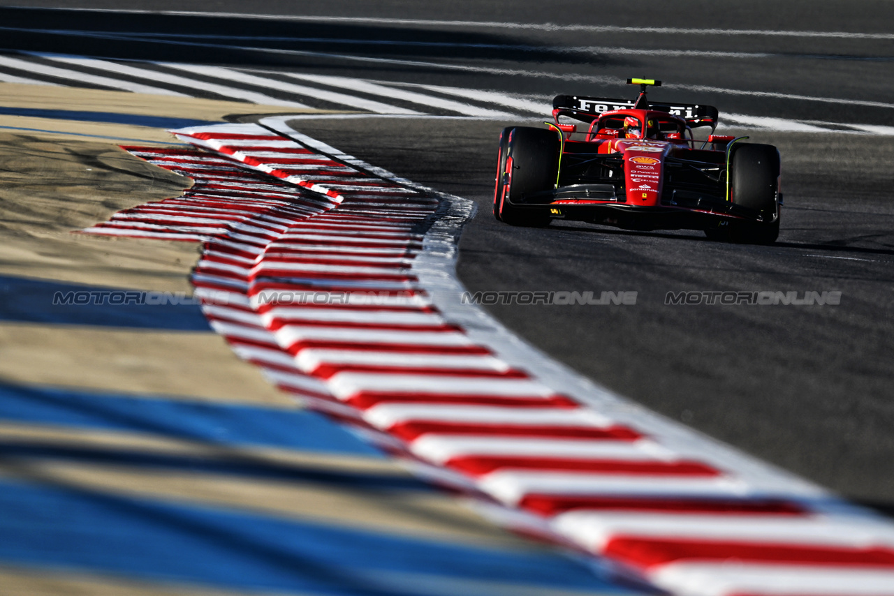 GP BAHRAIN, Carlos Sainz Jr (ESP) Ferrari SF-24.

01.03.2024. Formula 1 World Championship, Rd 1, Bahrain Grand Prix, Sakhir, Bahrain, Qualifiche Day.

- www.xpbimages.com, EMail: requests@xpbimages.com © Copyright: Price / XPB Images