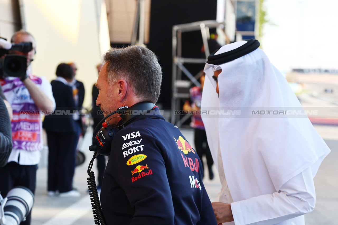 GP BAHRAIN, (L to R): Mohammed Bin Sulayem (UAE) FIA President with Christian Horner (GBR) Red Bull Racing Team Principal.

01.03.2024. Formula 1 World Championship, Rd 1, Bahrain Grand Prix, Sakhir, Bahrain, Qualifiche Day.

- www.xpbimages.com, EMail: requests@xpbimages.com © Copyright: Batchelor / XPB Images