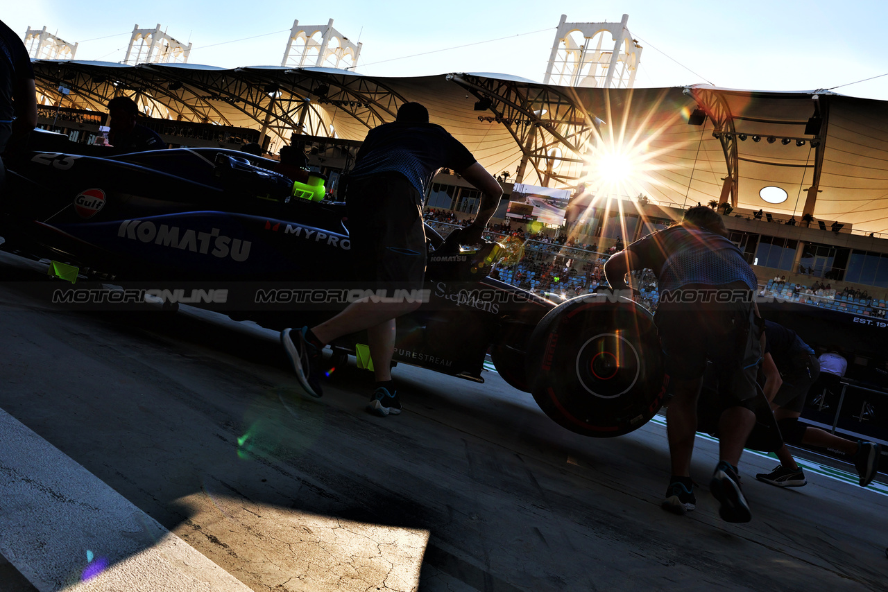 GP BAHRAIN, Alexander Albon (THA) Williams Racing FW46 in the pits.

01.03.2024. Formula 1 World Championship, Rd 1, Bahrain Grand Prix, Sakhir, Bahrain, Qualifiche Day.

- www.xpbimages.com, EMail: requests@xpbimages.com © Copyright: Batchelor / XPB Images
