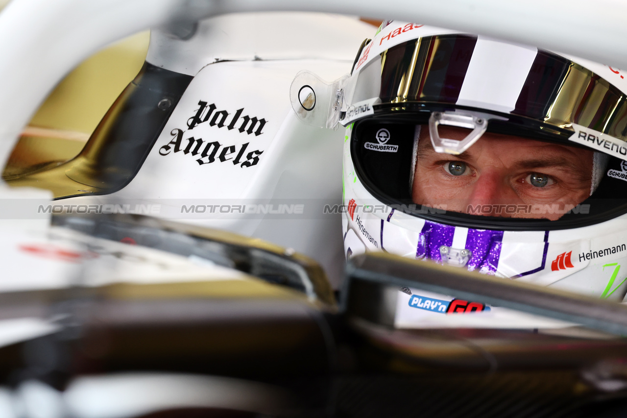 GP BAHRAIN, Nico Hulkenberg (GER) Haas VF-24.

01.03.2024. Formula 1 World Championship, Rd 1, Bahrain Grand Prix, Sakhir, Bahrain, Qualifiche Day.

- www.xpbimages.com, EMail: requests@xpbimages.com © Copyright: Batchelor / XPB Images