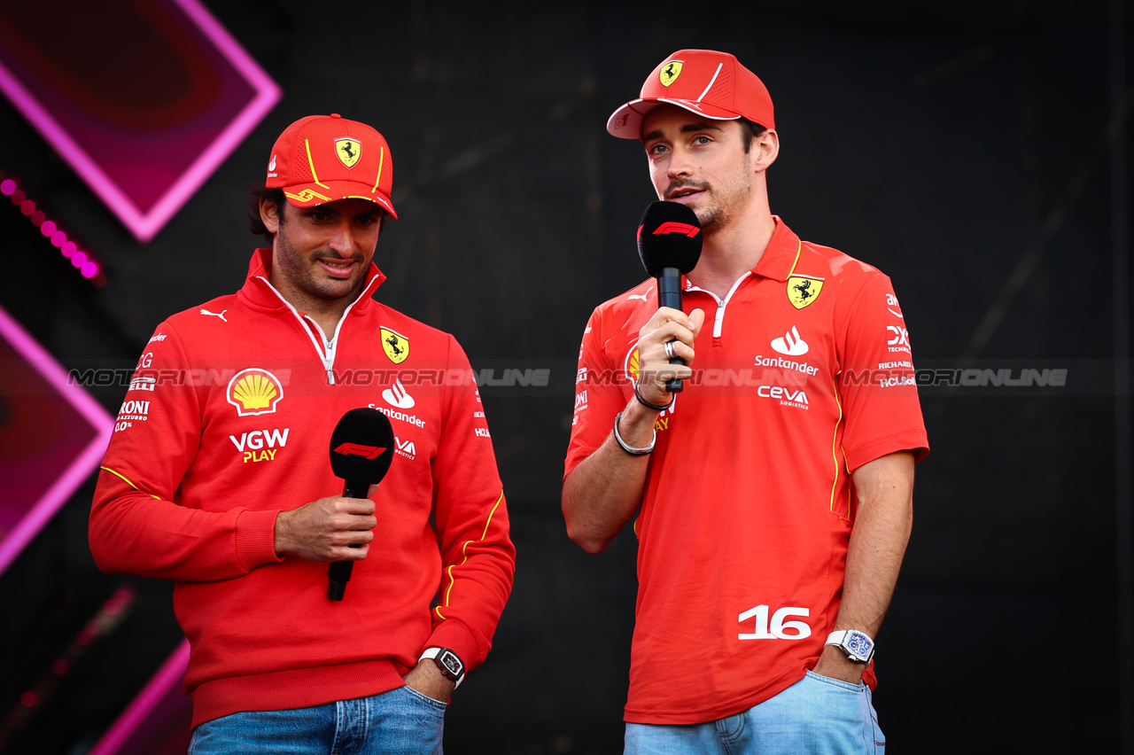 GP BAHRAIN, Carlos Sainz Jr (ESP), Ferrari  Charles Leclerc (FRA), Ferrari 
01.03.2024. Formula 1 World Championship, Rd 1, Bahrain Grand Prix, Sakhir, Bahrain, Qualifiche Day.
- www.xpbimages.com, EMail: requests@xpbimages.com © Copyright: Charniaux / XPB Images