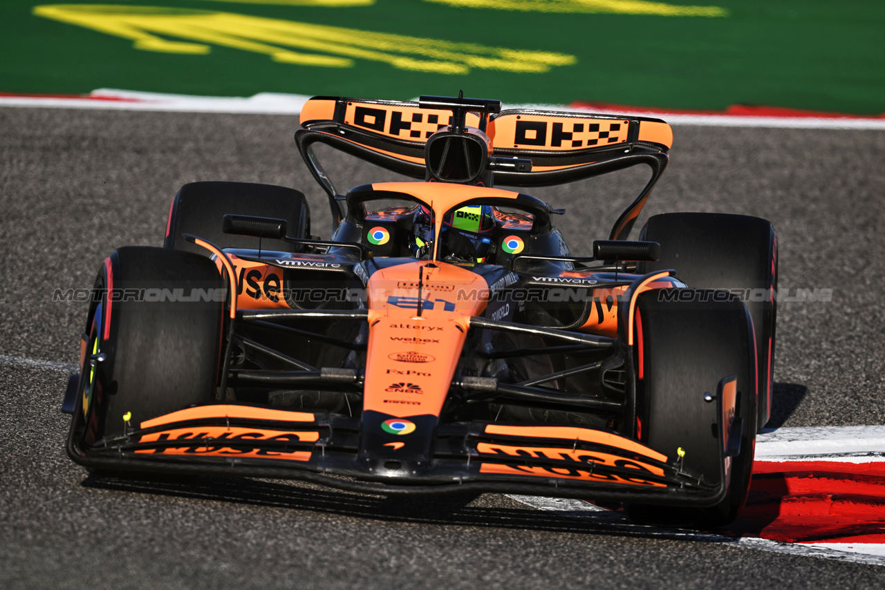 GP BAHRAIN, Oscar Piastri (AUS) McLaren MCL38.

01.03.2024. Formula 1 World Championship, Rd 1, Bahrain Grand Prix, Sakhir, Bahrain, Qualifiche Day.

- www.xpbimages.com, EMail: requests@xpbimages.com © Copyright: Price / XPB Images
