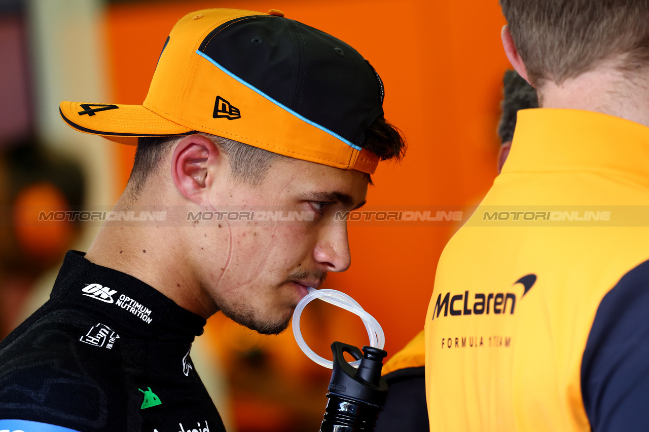GP BAHRAIN, Lando Norris (GBR) McLaren.

01.03.2024. Formula 1 World Championship, Rd 1, Bahrain Grand Prix, Sakhir, Bahrain, Qualifiche Day.

- www.xpbimages.com, EMail: requests@xpbimages.com © Copyright: Batchelor / XPB Images