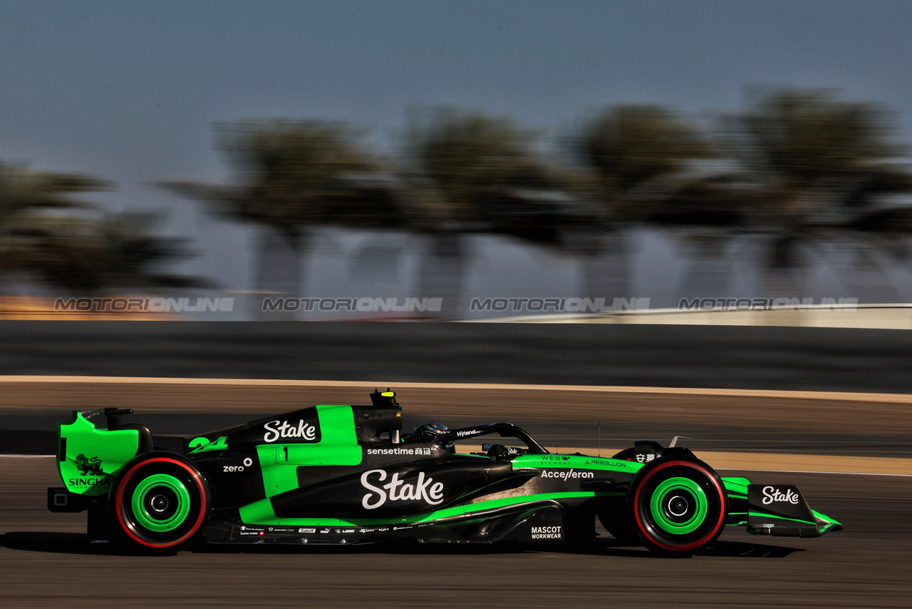 GP BAHRAIN, Zhou Guanyu (CHN) Sauber C44.



01.03.2024. Formula 1 World Championship, Rd 1, Bahrain Grand Prix, Sakhir, Bahrain, Qualifiche Day.

 - www.xpbimages.com, EMail: requests@xpbimages.com © Copyright: Staley / XPB Images