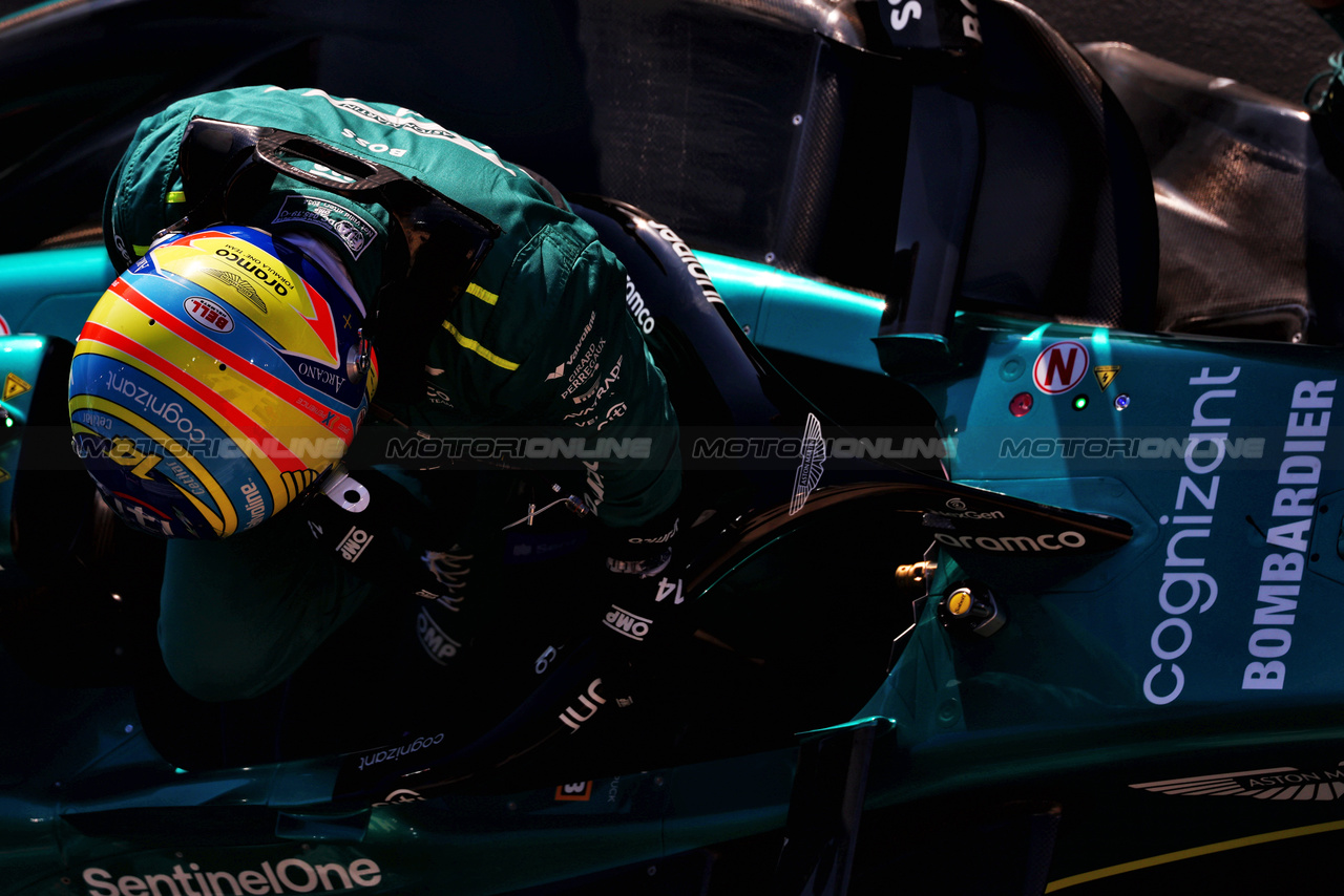 GP BAHRAIN, Fernando Alonso (ESP) Aston Martin F1 Team AMR24.

01.03.2024. Formula 1 World Championship, Rd 1, Bahrain Grand Prix, Sakhir, Bahrain, Qualifiche Day.

 - www.xpbimages.com, EMail: requests@xpbimages.com © Copyright: Coates / XPB Images