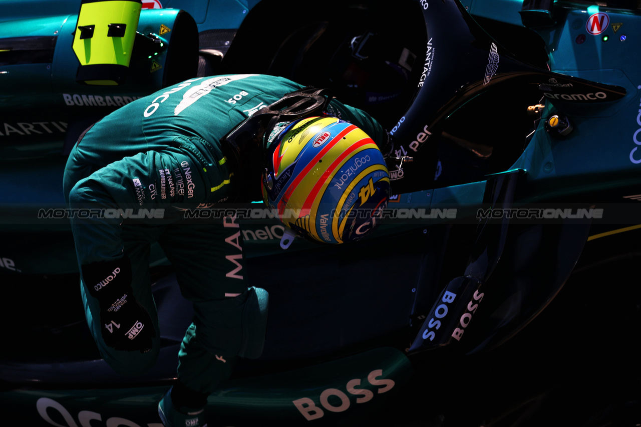 GP BAHRAIN, Fernando Alonso (ESP) Aston Martin F1 Team AMR24.

01.03.2024. Formula 1 World Championship, Rd 1, Bahrain Grand Prix, Sakhir, Bahrain, Qualifiche Day.

 - www.xpbimages.com, EMail: requests@xpbimages.com © Copyright: Coates / XPB Images
