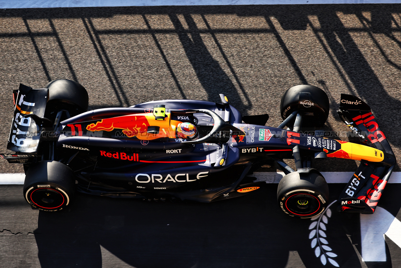 GP BAHRAIN, Sergio Perez (MEX) Red Bull Racing RB20.

01.03.2024. Formula 1 World Championship, Rd 1, Bahrain Grand Prix, Sakhir, Bahrain, Qualifiche Day.

 - www.xpbimages.com, EMail: requests@xpbimages.com © Copyright: Coates / XPB Images