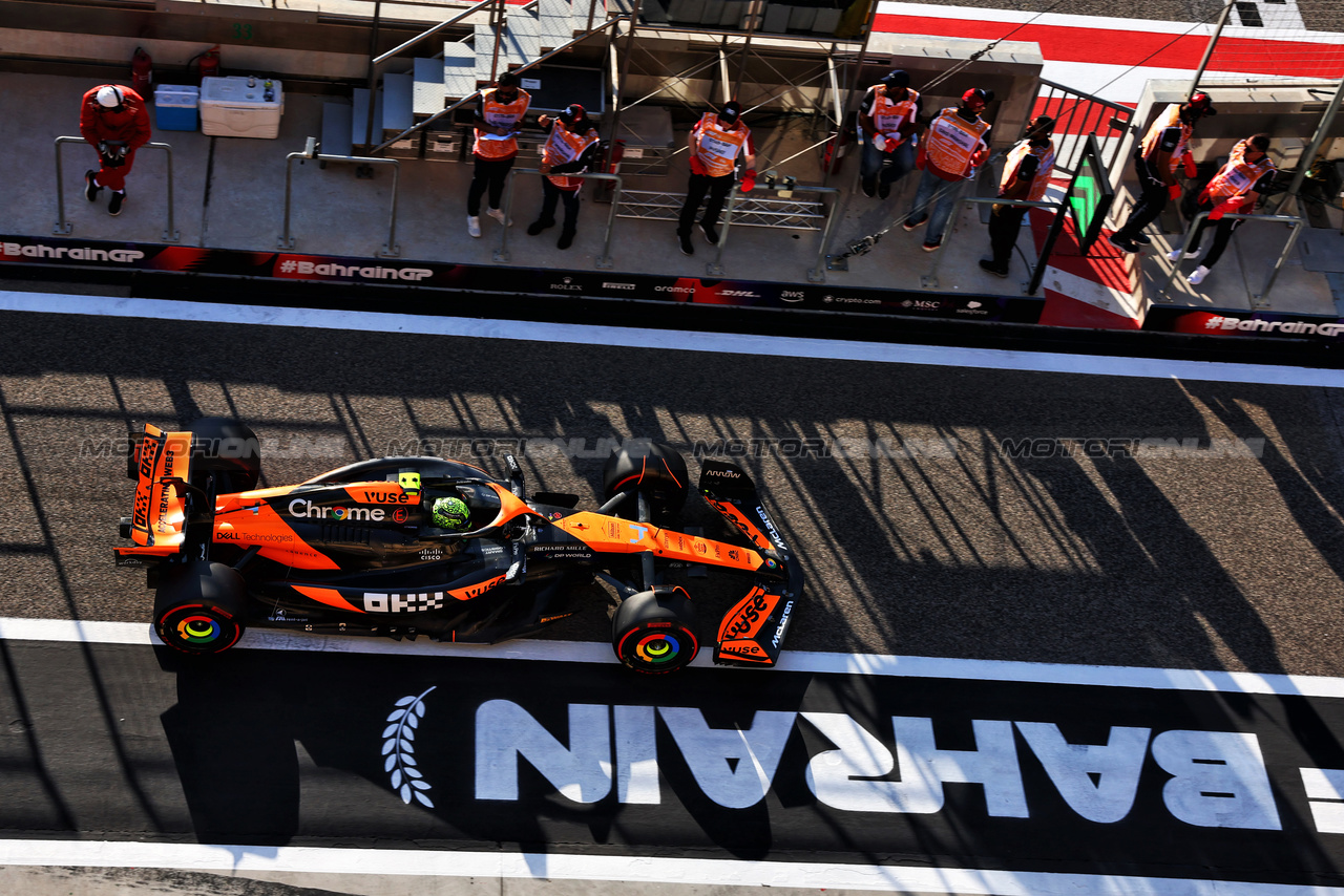 GP BAHRAIN, Lando Norris (GBR) McLaren MCL38.

01.03.2024. Formula 1 World Championship, Rd 1, Bahrain Grand Prix, Sakhir, Bahrain, Qualifiche Day.

 - www.xpbimages.com, EMail: requests@xpbimages.com © Copyright: Coates / XPB Images