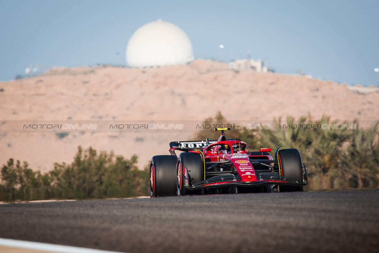 GP BAHRAIN, Carlos Sainz Jr (ESP) Ferrari SF-24.

01.03.2024. Formula 1 World Championship, Rd 1, Bahrain Grand Prix, Sakhir, Bahrain, Qualifiche Day.

- www.xpbimages.com, EMail: requests@xpbimages.com © Copyright: Bearne / XPB Images